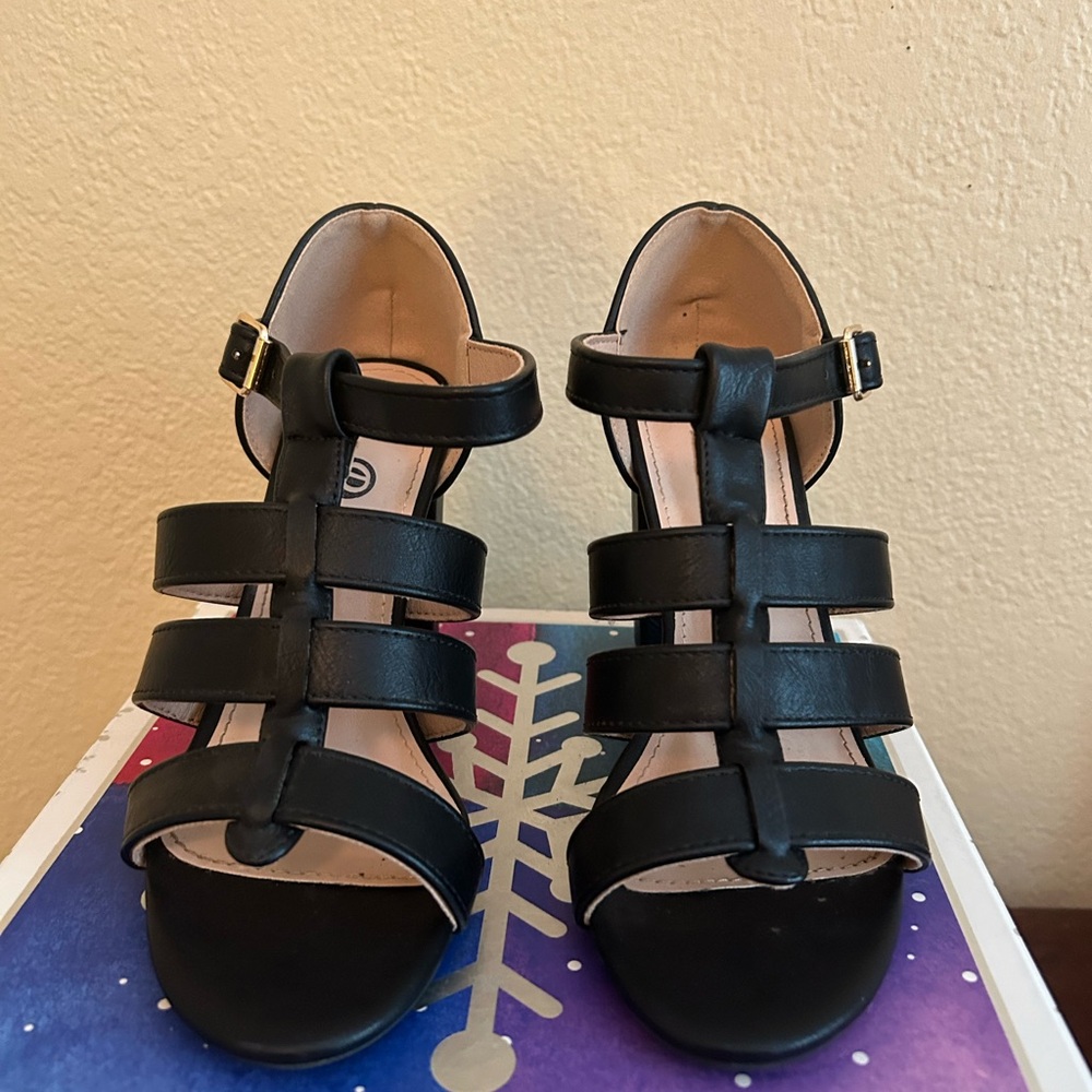 Black Strappy High-Heel San